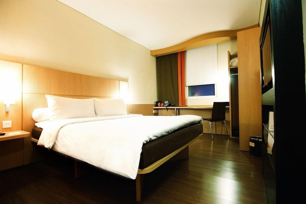 Ibis Surabaya City Center Экстерьер фото