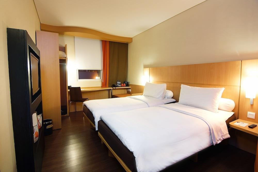 Ibis Surabaya City Center Экстерьер фото