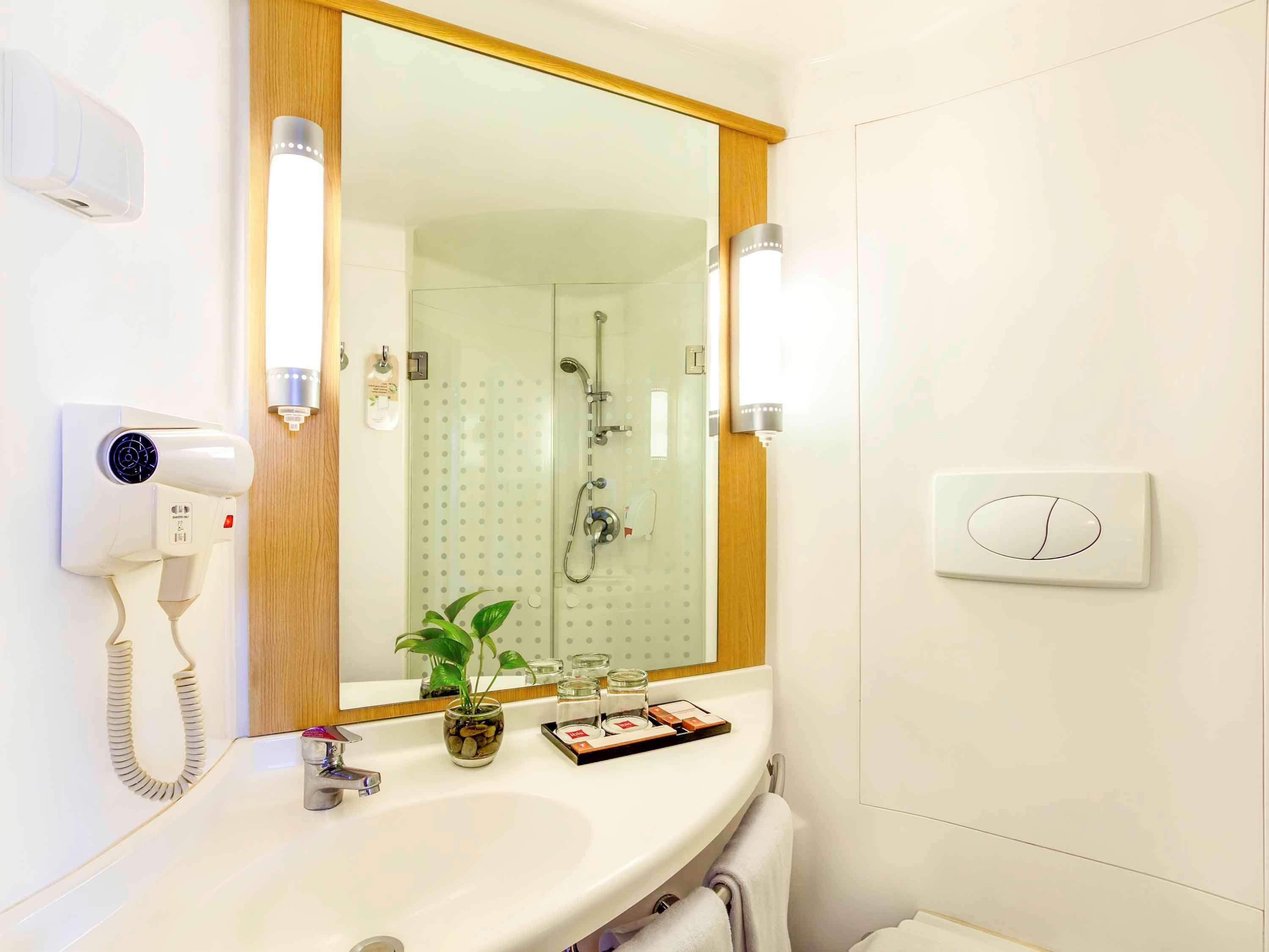 Ibis Surabaya City Center Экстерьер фото