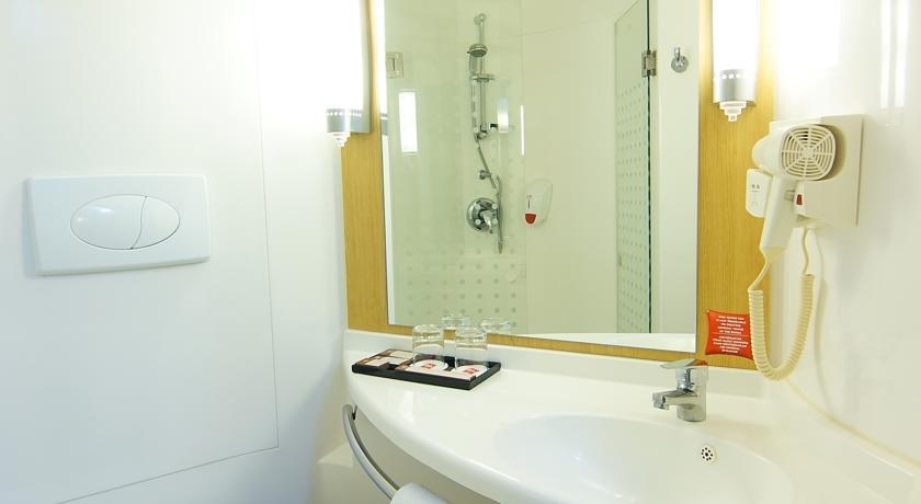 Ibis Surabaya City Center Экстерьер фото