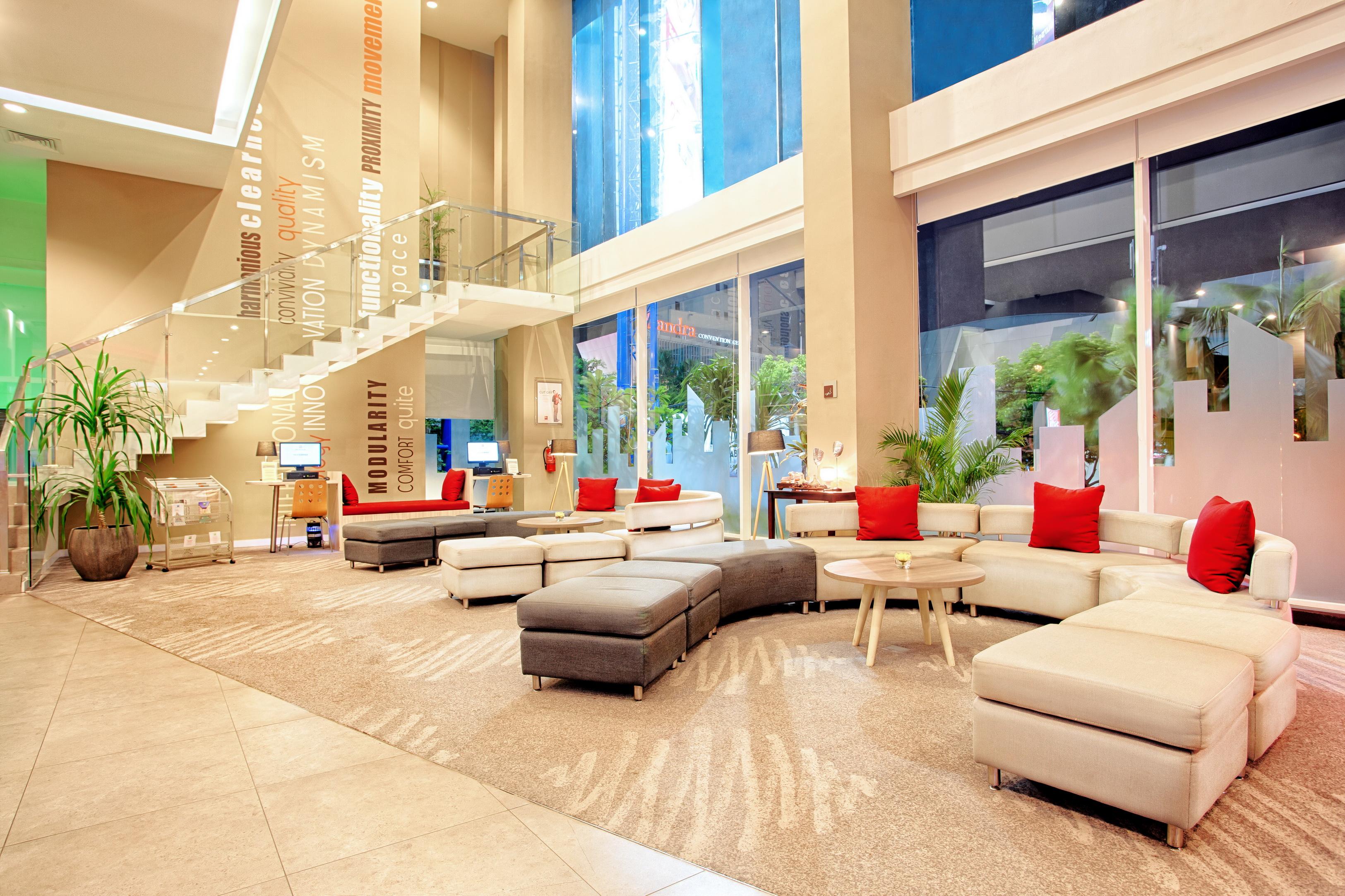Ibis Surabaya City Center Экстерьер фото