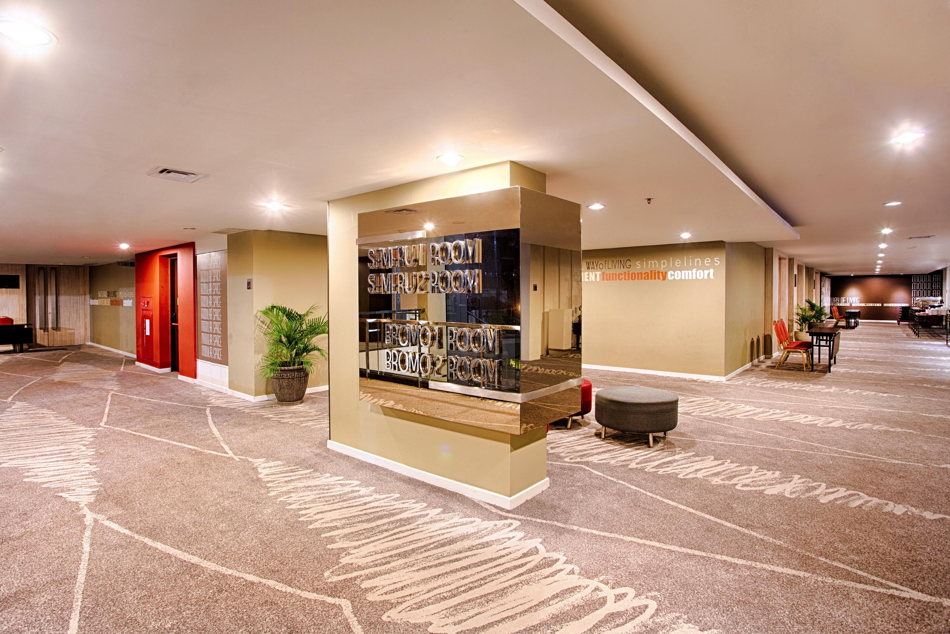 Ibis Surabaya City Center Экстерьер фото