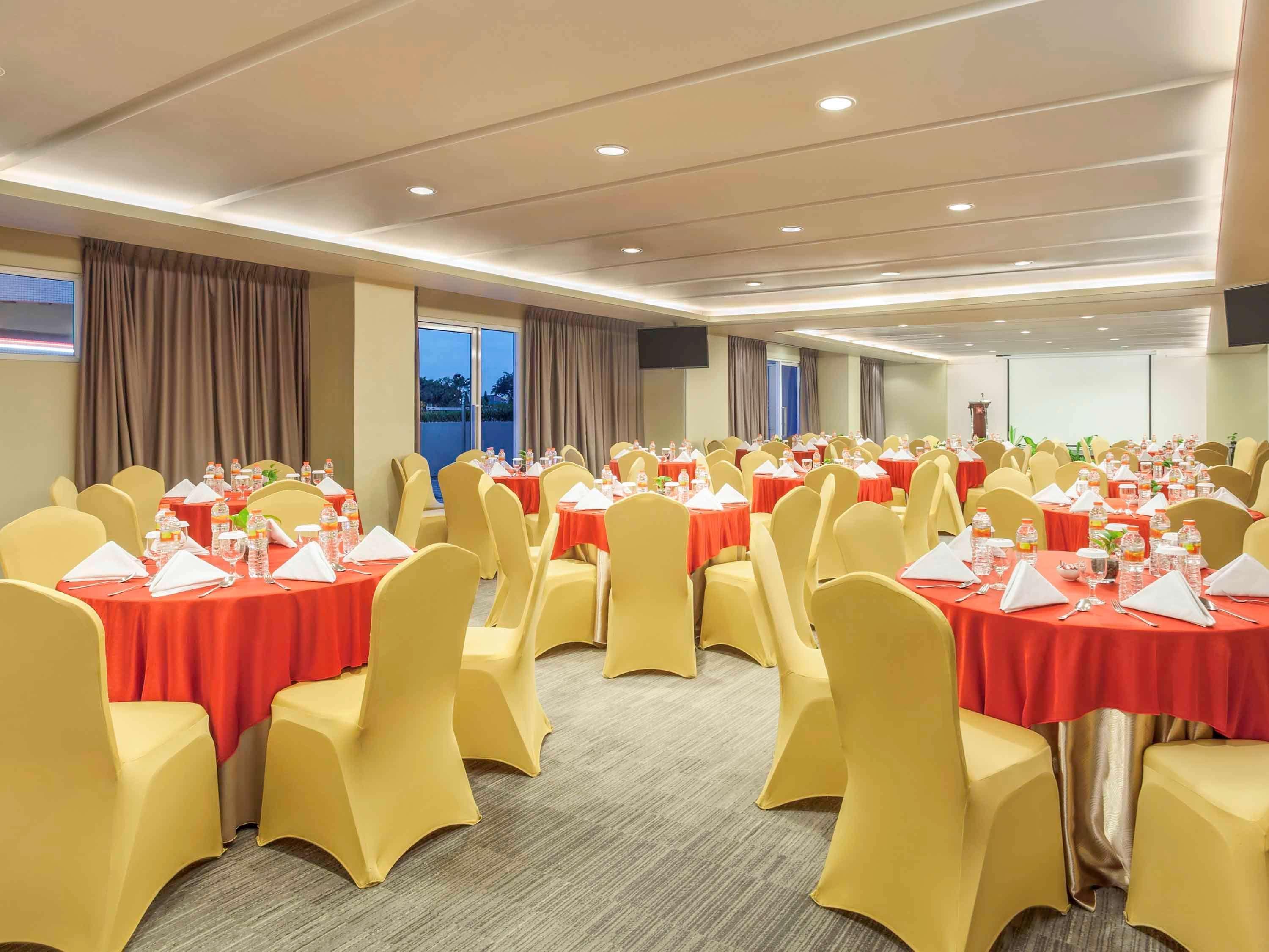 Ibis Surabaya City Center Экстерьер фото