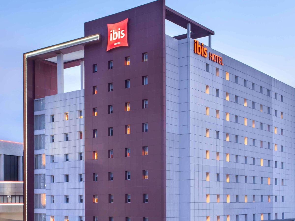 Ibis Surabaya City Center Экстерьер фото