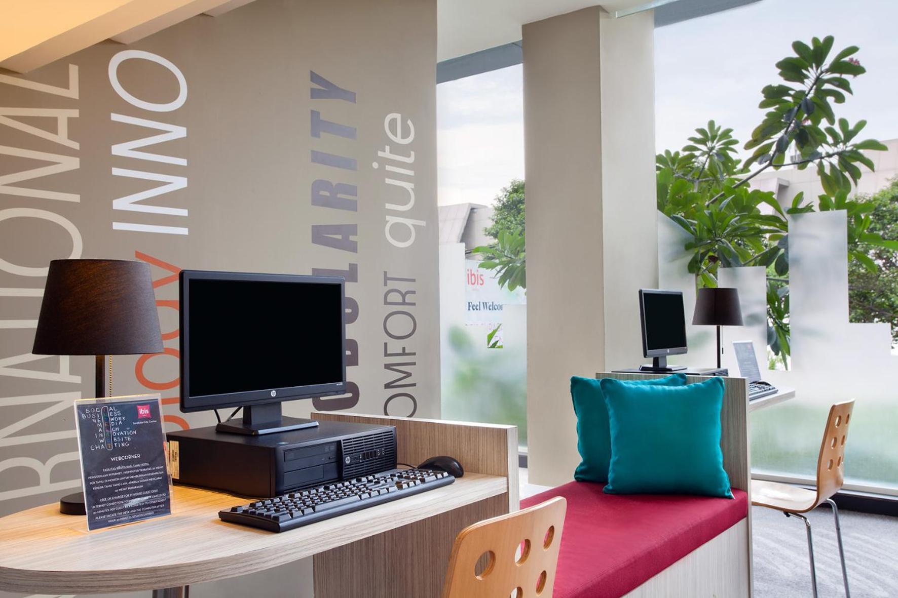 Ibis Surabaya City Center Экстерьер фото