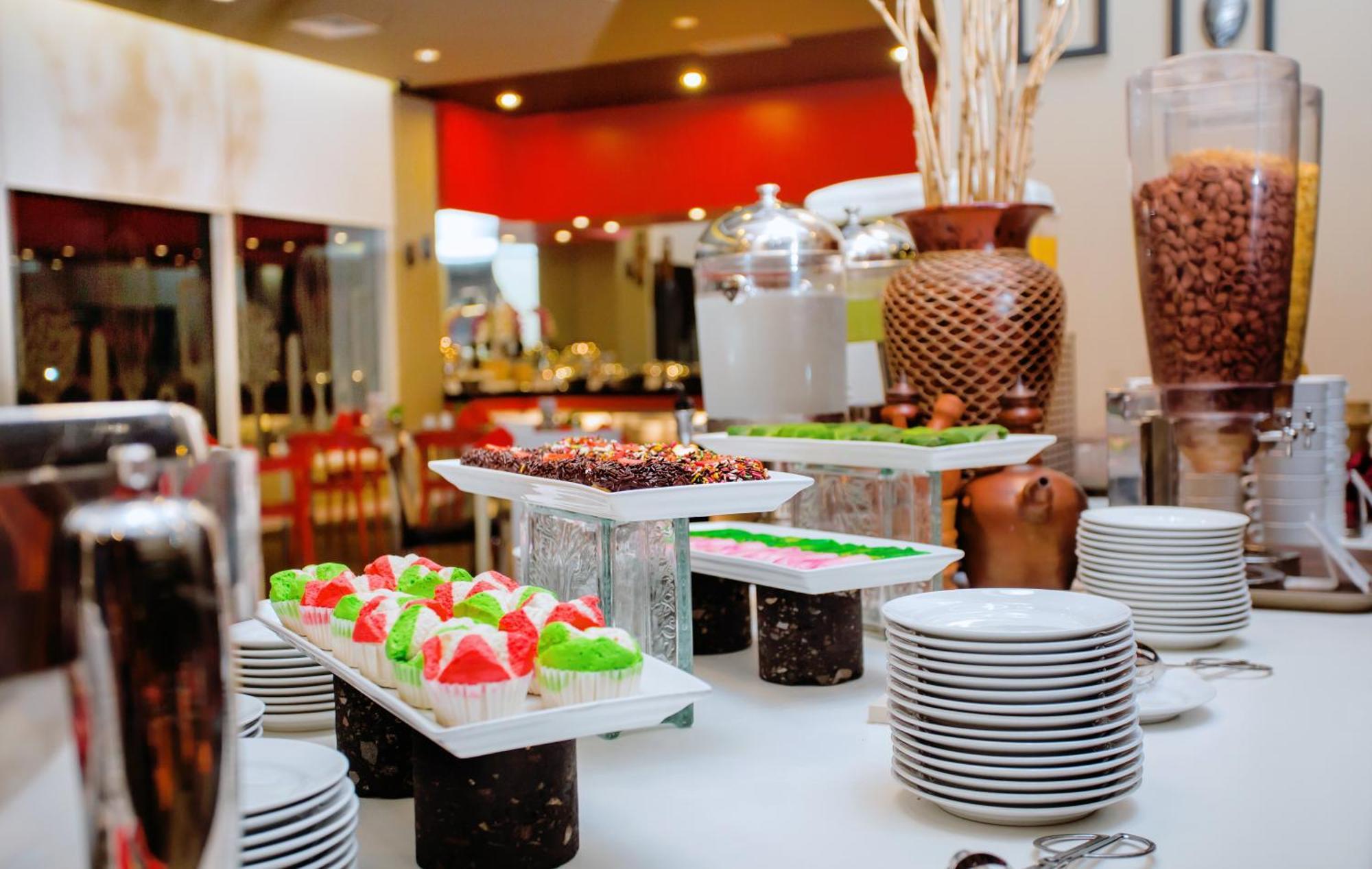 Ibis Surabaya City Center Экстерьер фото