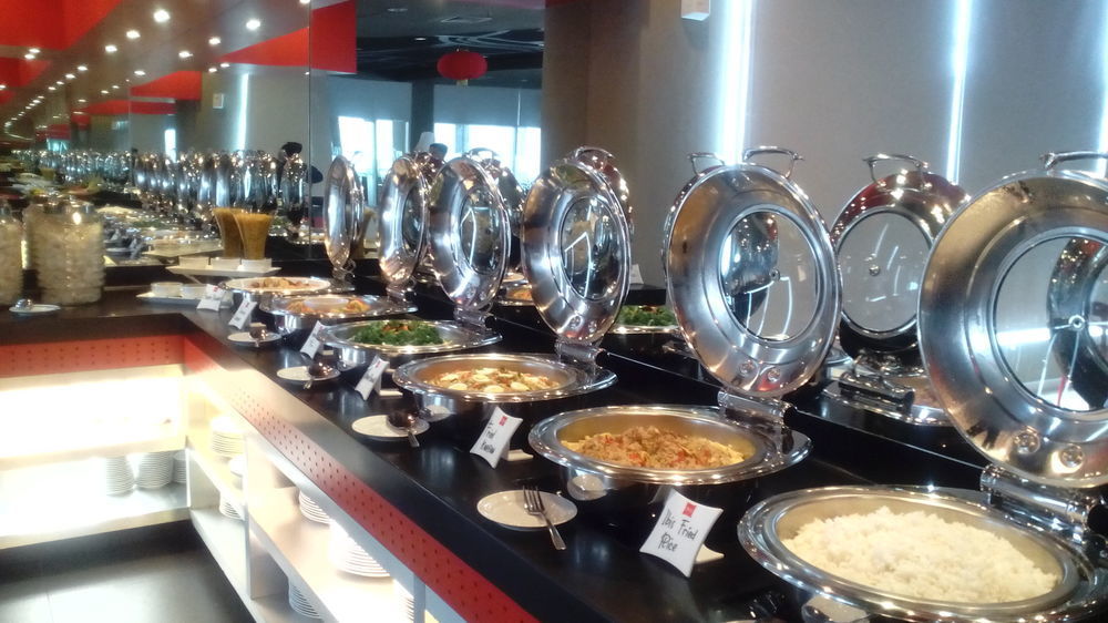 Ibis Surabaya City Center Экстерьер фото