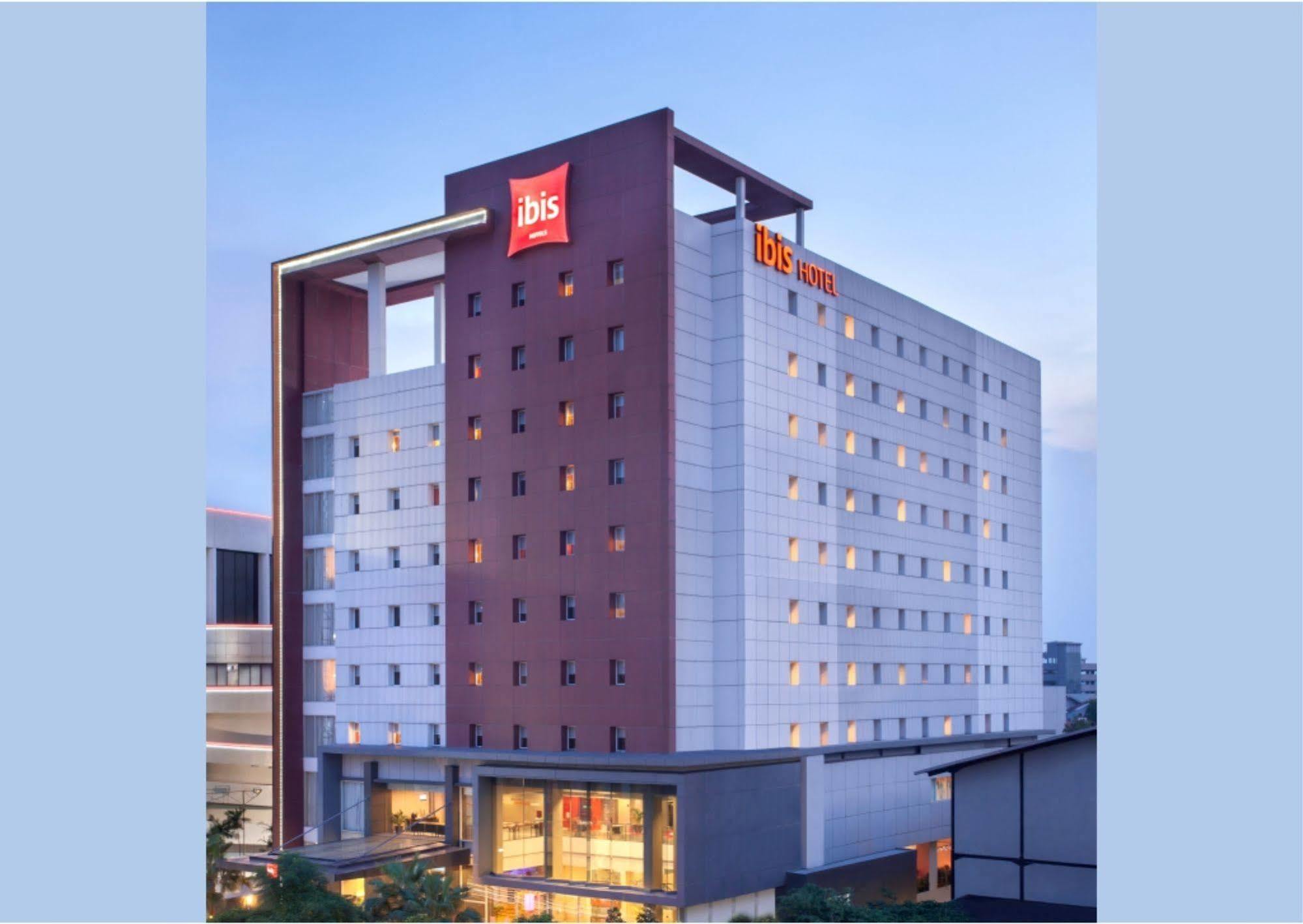 Ibis Surabaya City Center Экстерьер фото
