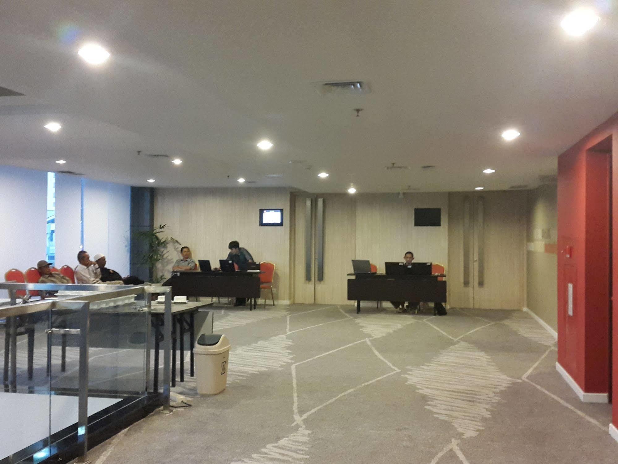 Ibis Surabaya City Center Экстерьер фото