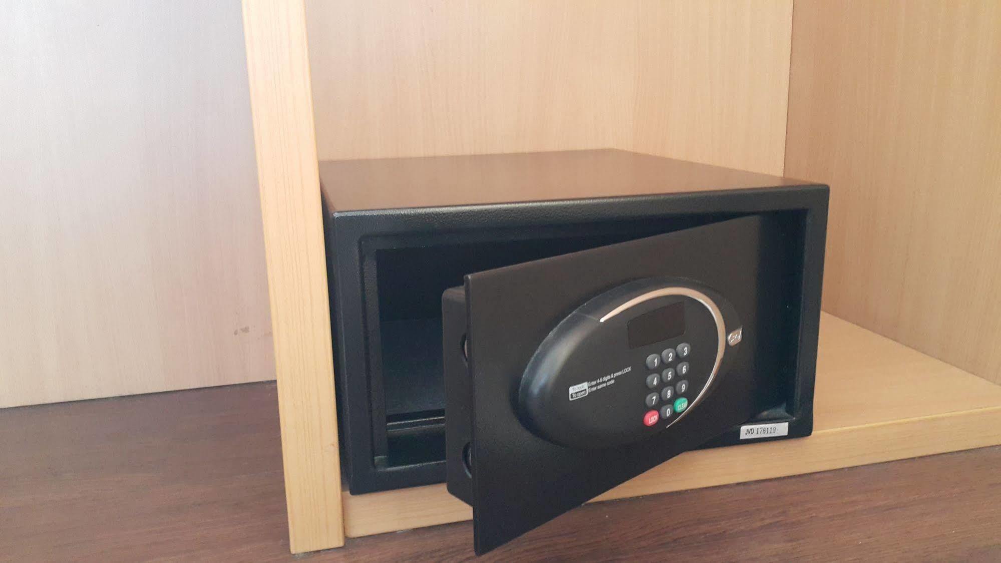 Ibis Surabaya City Center Экстерьер фото